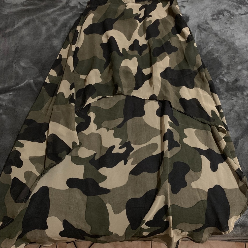 Skirt short in front, long on the back